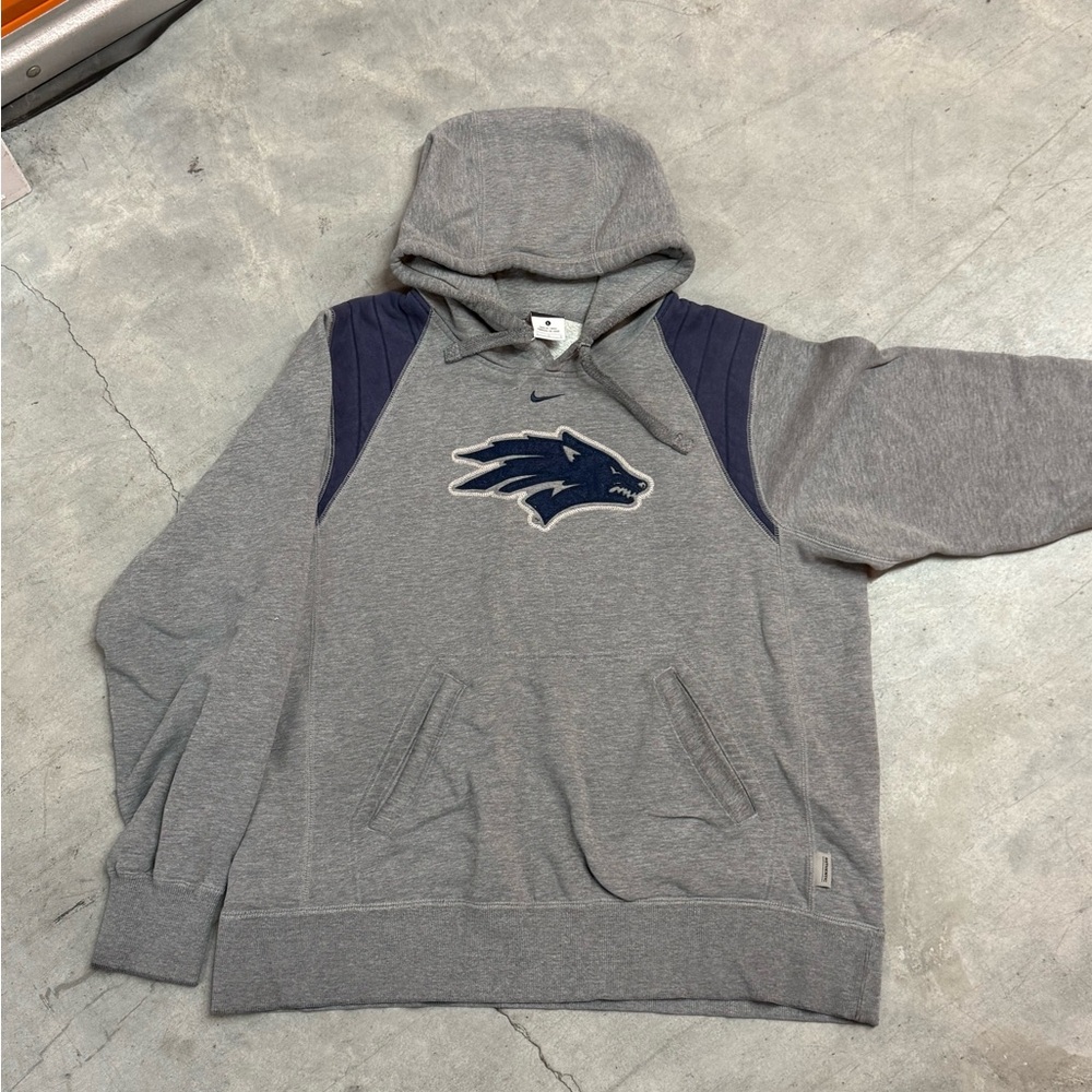 Vintage Nike University of Nevada wolf Pack hoodie
